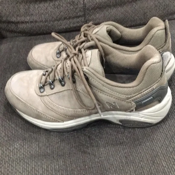 WATERPROOF New Balance Goretex shoes women 9 - Picture 3 of 15